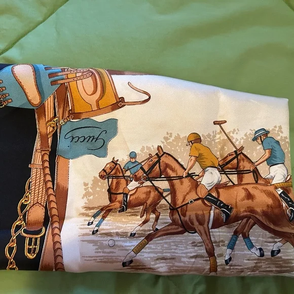 Stunning Vintage GUCCI Equestrian Scarf (great gift for horse lover/scarf lover) - Picture 15 of 16